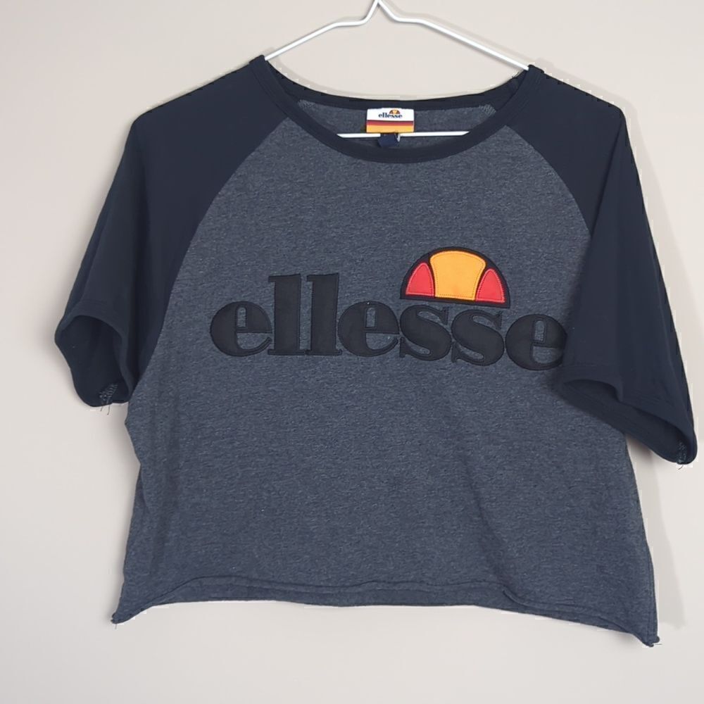 Ellesse cropped T-shirt embroidered logo size medium baseball sleeve
